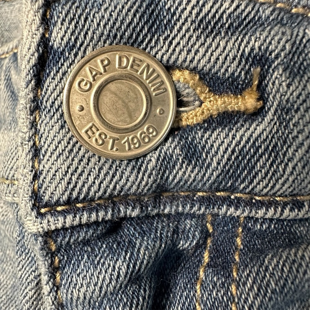 GAP Distressed Blue Denim Cuffed Bermuda Shorts- Women’s Size 8 - Picture 3 of 13